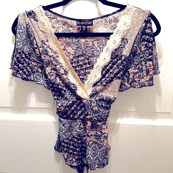 Bebe Flutter Sleeve V Neck Top. SALE! - Picture 2 of 4